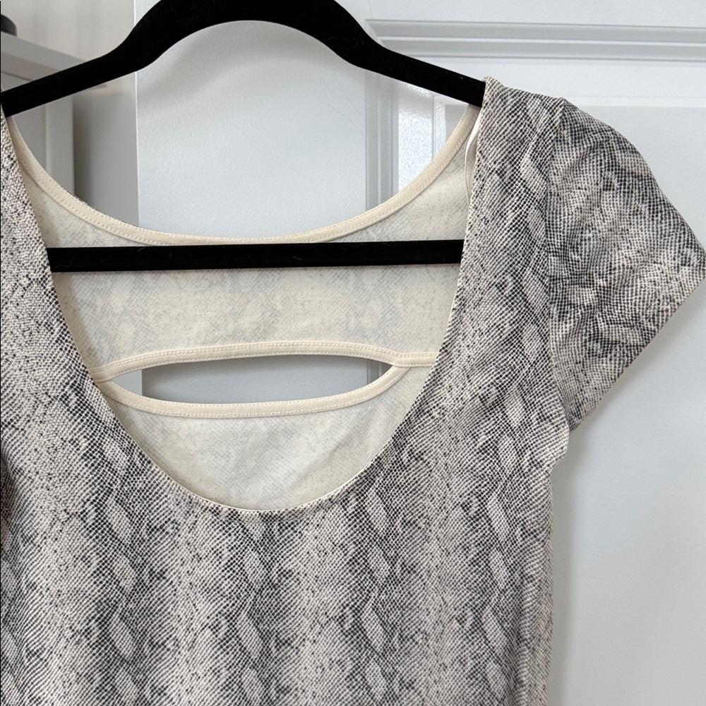 Guess Python Print Capped Sleeve Bodycon Dress Wi… - image 8